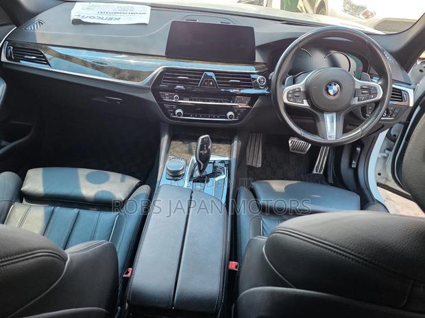 BMW 523i 2019 Pearl