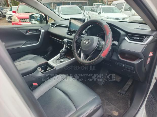 Toyota RAV4 XLE Premium AWD 2019 White