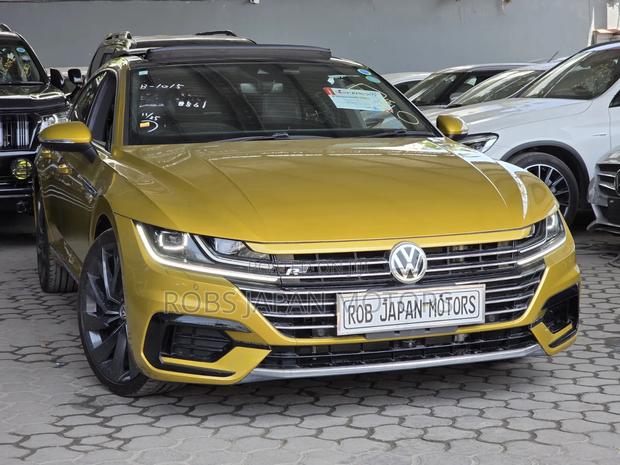 Volkswagen Arteon 2.0T SEL Premium R-Line w/20 AWD 4MOTION 2019 Yellow