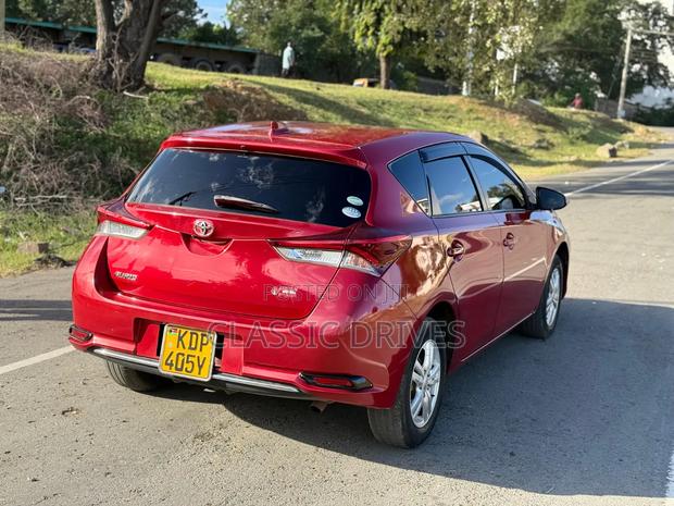 Toyota Auris 2016 Red