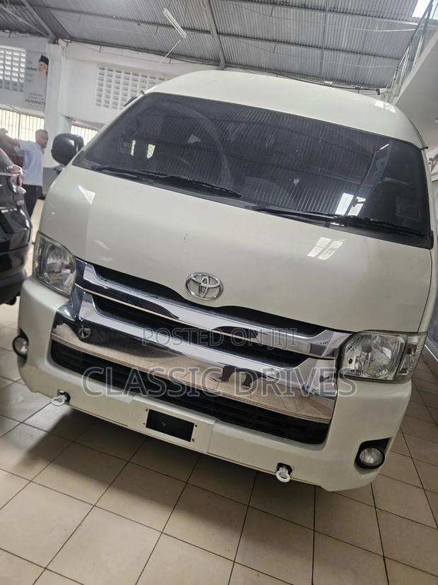 Toyota HiAce 2018 White