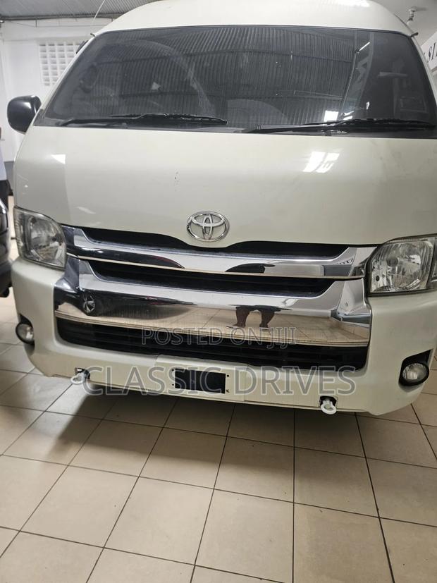 Toyota HiAce 2018 White