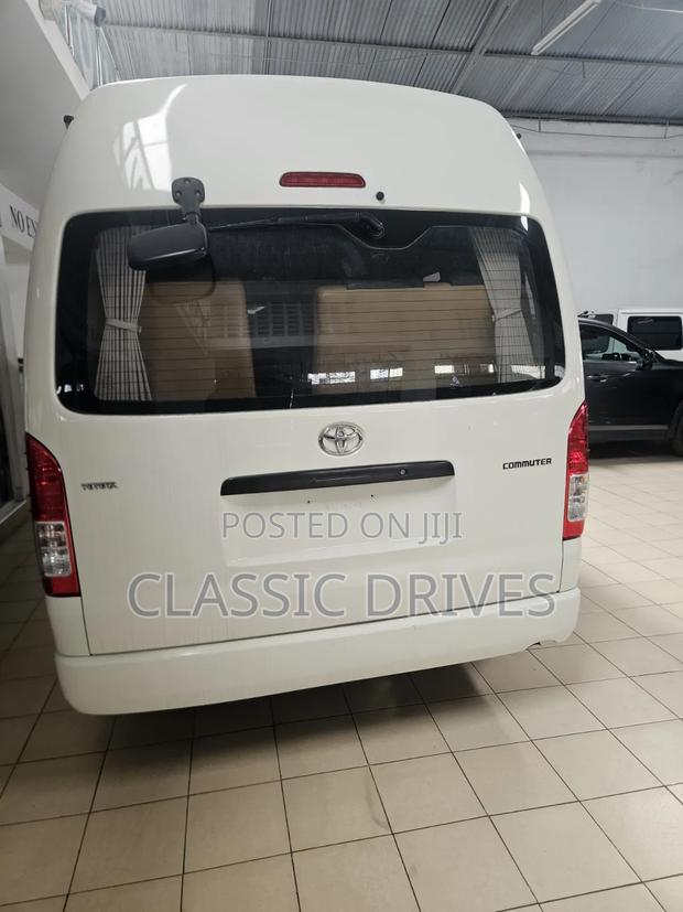 Toyota HiAce 2018 White
