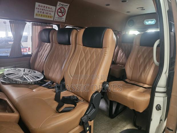 Toyota HiAce 2018 White
