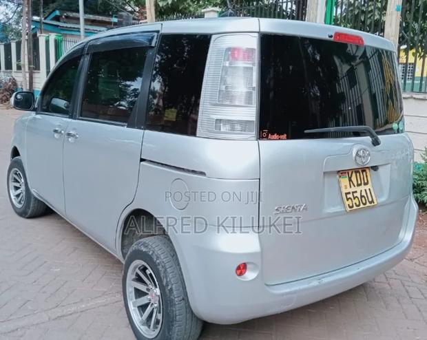Toyota Sienta 2014 Silver