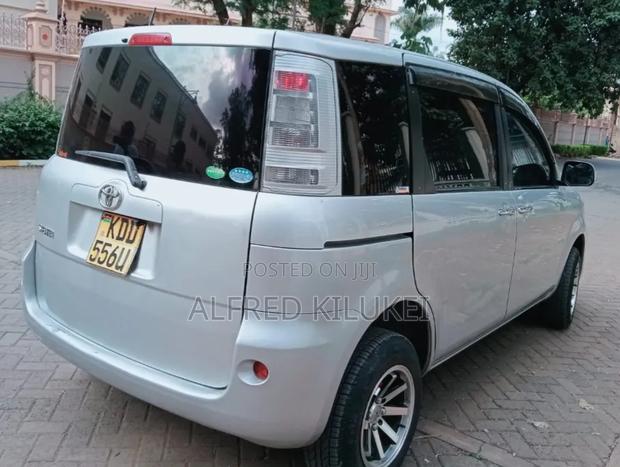 Toyota Sienta 2014 Silver