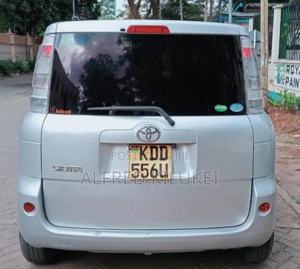 Toyota Sienta 2014 Silver
