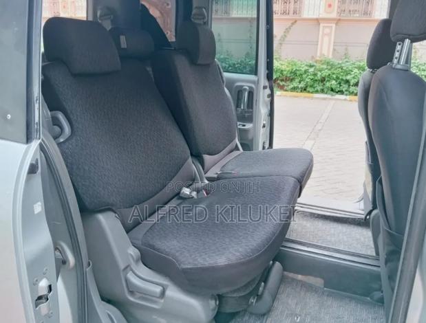 Toyota Sienta 2014 Silver