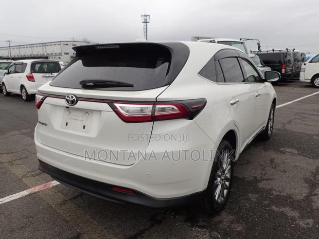 Toyota Harrier 2.0 2019 White