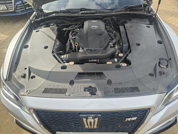 Toyota Crown 2018 Silver