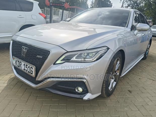 Toyota Crown 2018 Silver