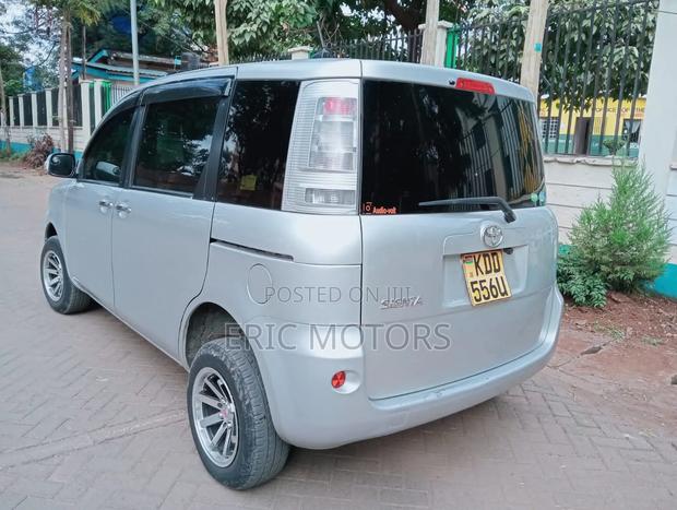Toyota Sienta 2014 Silver