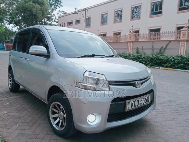 Toyota Sienta 2014 Silver