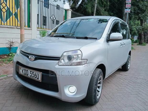 Toyota Sienta 2014 Silver