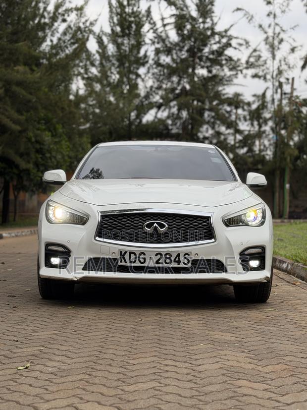 Nissan Skyline 2015 White