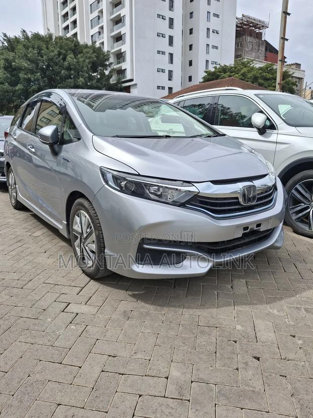 Honda Fit Shuttle 1.5 Hybrid 2WD 2019 Silver
