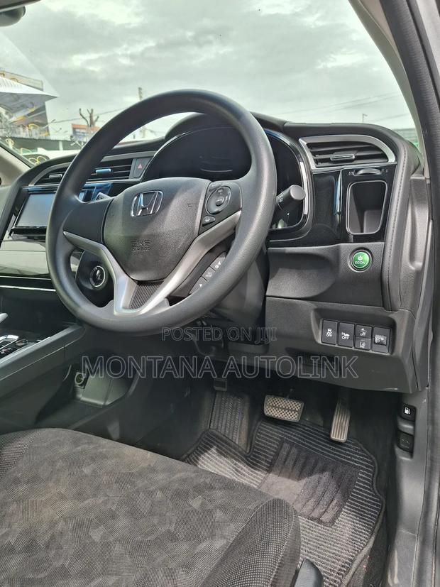 Honda Fit Shuttle 1.5 Hybrid 2WD 2019 Silver