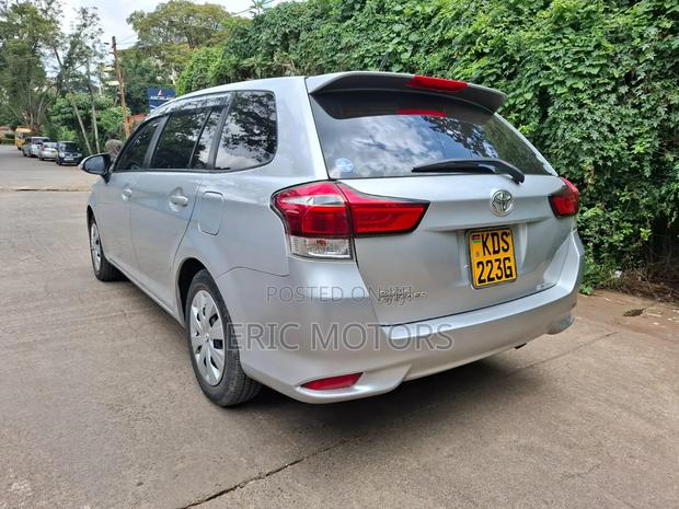 Toyota Corolla Fielder 2017 Silver