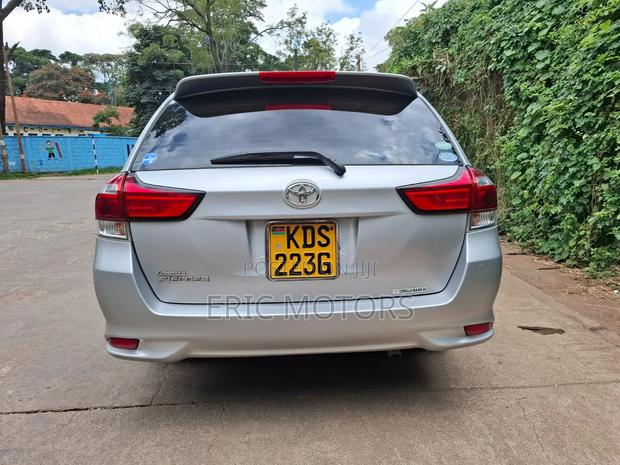 Toyota Corolla Fielder 2017 Silver