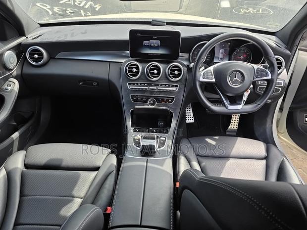 Mercedes-Benz C200 2018 Beige