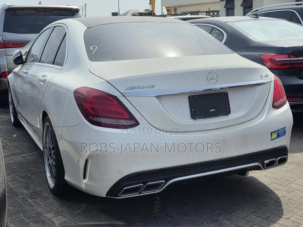 Mercedes-Benz C200 2018 Beige