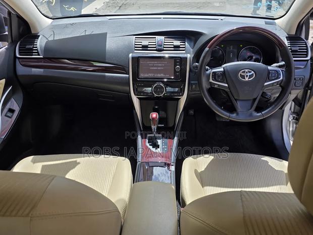 Toyota Premio 2.0 FWD 2019 Silver