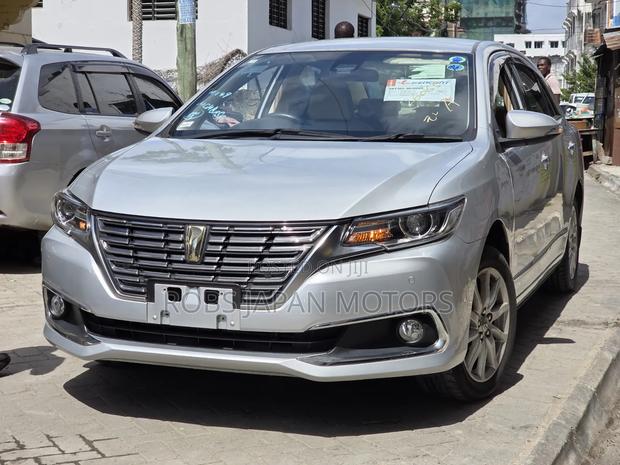 Toyota Premio 2.0 FWD 2019 Silver