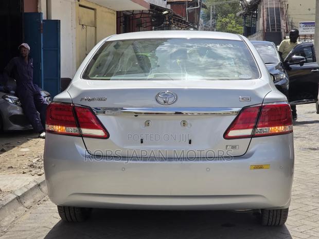 Toyota Premio 2.0 FWD 2019 Silver