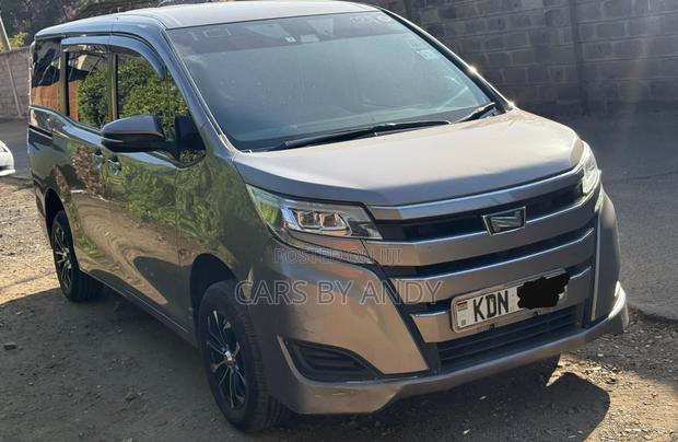 Toyota Noah 2017 Brown