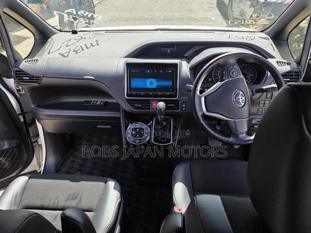 Toyota Noah 2.0 FWD (6 Seater) 2019 White