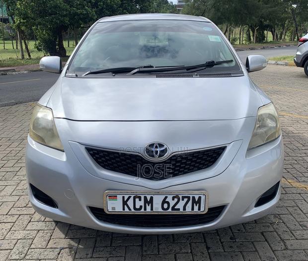 Toyota Belta 2011 Silver