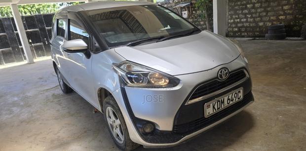 Toyota Sienta 2016 Silver