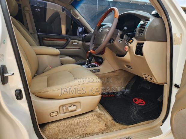 Toyota Land Cruiser 2006 White