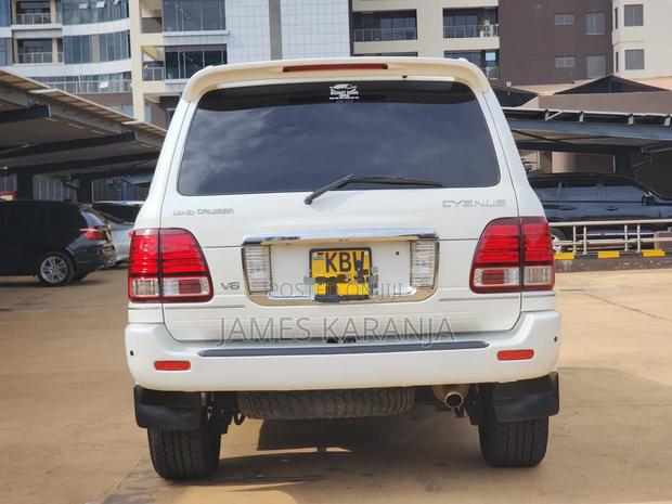 Toyota Land Cruiser 2006 White