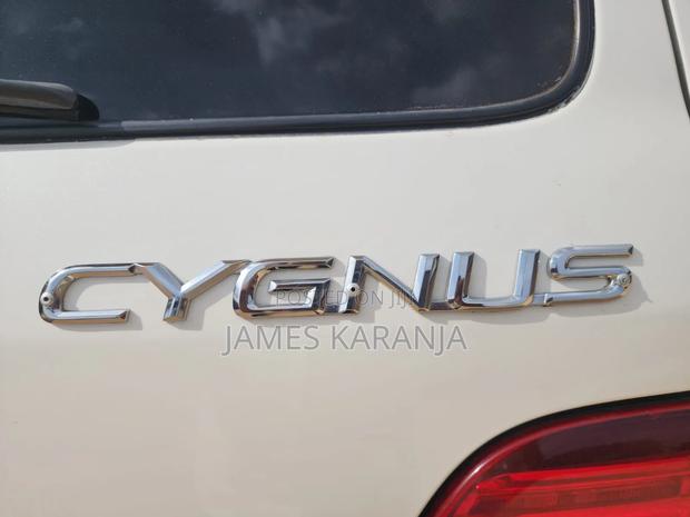 Toyota Land Cruiser 2006 White