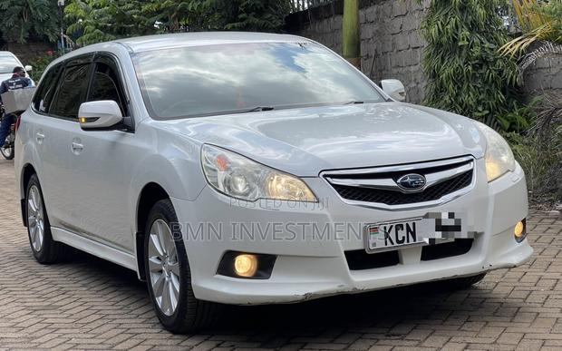 Subaru Legacy 2.5i Premium 2010 White
