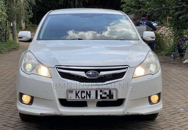 Subaru Legacy 2.5i Premium 2010 White