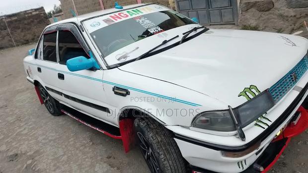 Toyota Corolla 1999 White