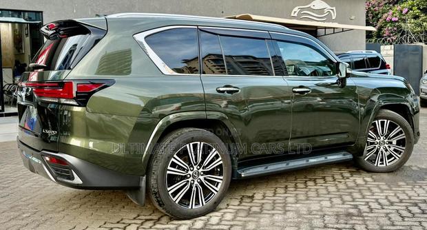 Lexus LX 600 2022 Green
