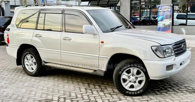 Toyota Land Cruiser 2004 White