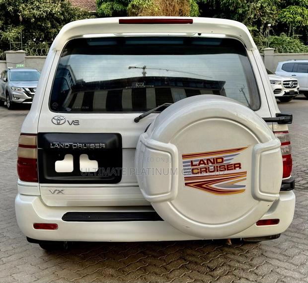 Toyota Land Cruiser 2004 White