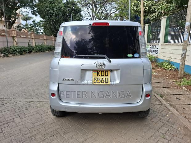 Toyota Sienta 1.5 FWD 2014 Silver