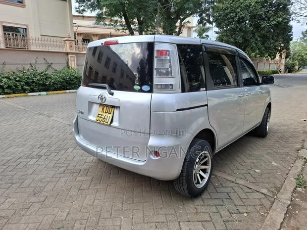 Toyota Sienta 1.5 FWD 2014 Silver