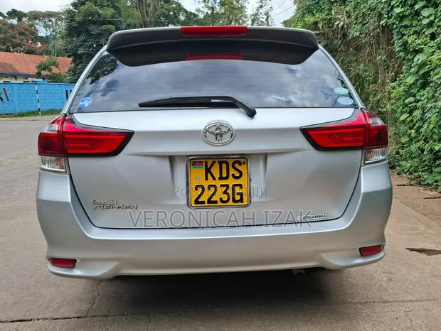 Toyota Corolla Fielder 2017 Silver