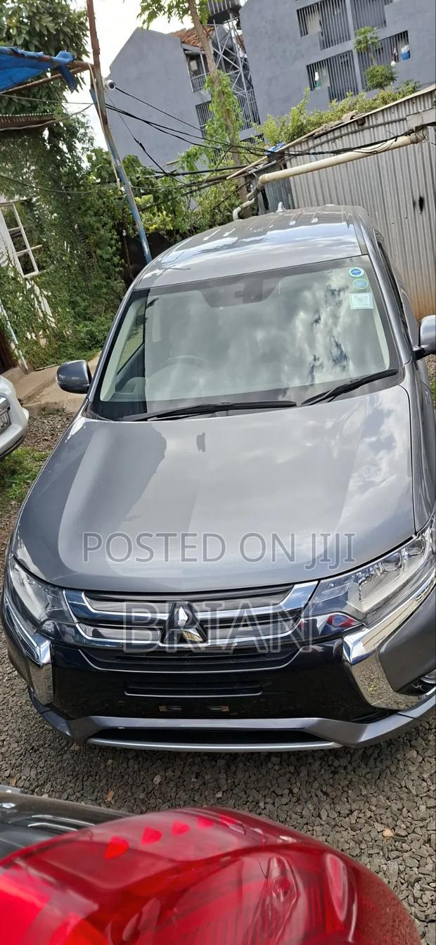 Mitsubishi Outlander 2.0 PHEV AWD 2016 Gray