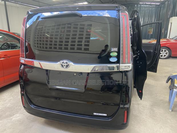 Toyota Noah 2018 Black