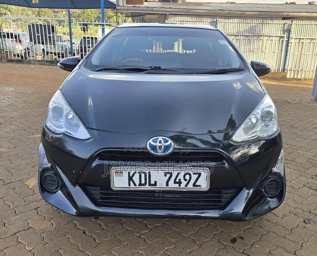 Toyota Aqua 2016 Black
