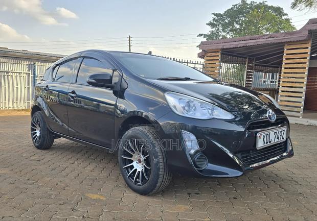 Toyota Aqua 2016 Black