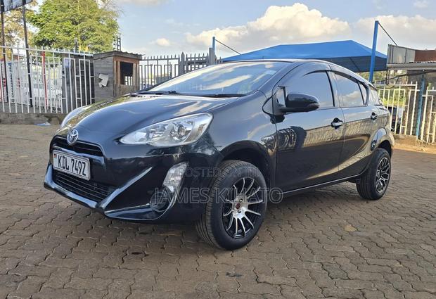 Toyota Aqua 2016 Black