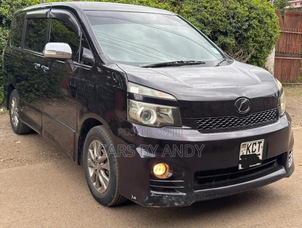 Toyota Voxy 2012 Black